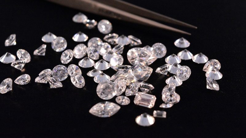 Homme : 10 façons de porter des diamants