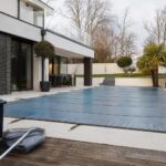 découvrez notre guide complet pour l'hivernage de votre piscine en 2026 et apprenez comment protéger efficacement votre installation durant l'hiver.