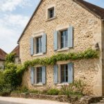 découvrez comment choisir les meilleurs matériaux pour votre maison en pierre et apprenez à entretenir efficacement votre habitat durable pour préserver son charme et sa longévité.