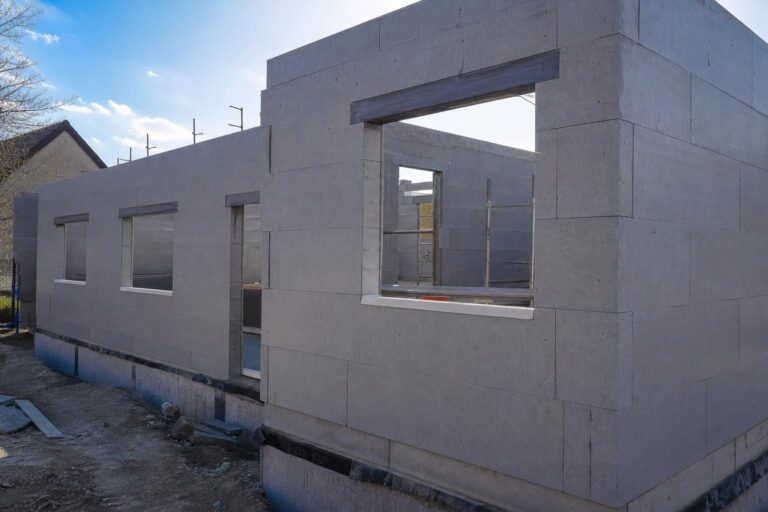 découvrez les spécificités et avantages des murs des maisons phenix pour faire un choix éclairé et construire une maison solide, esthétique et durable.